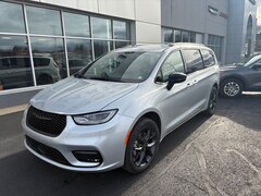 2026 Chrysler Pacifica SELECT AWD Passenger Van