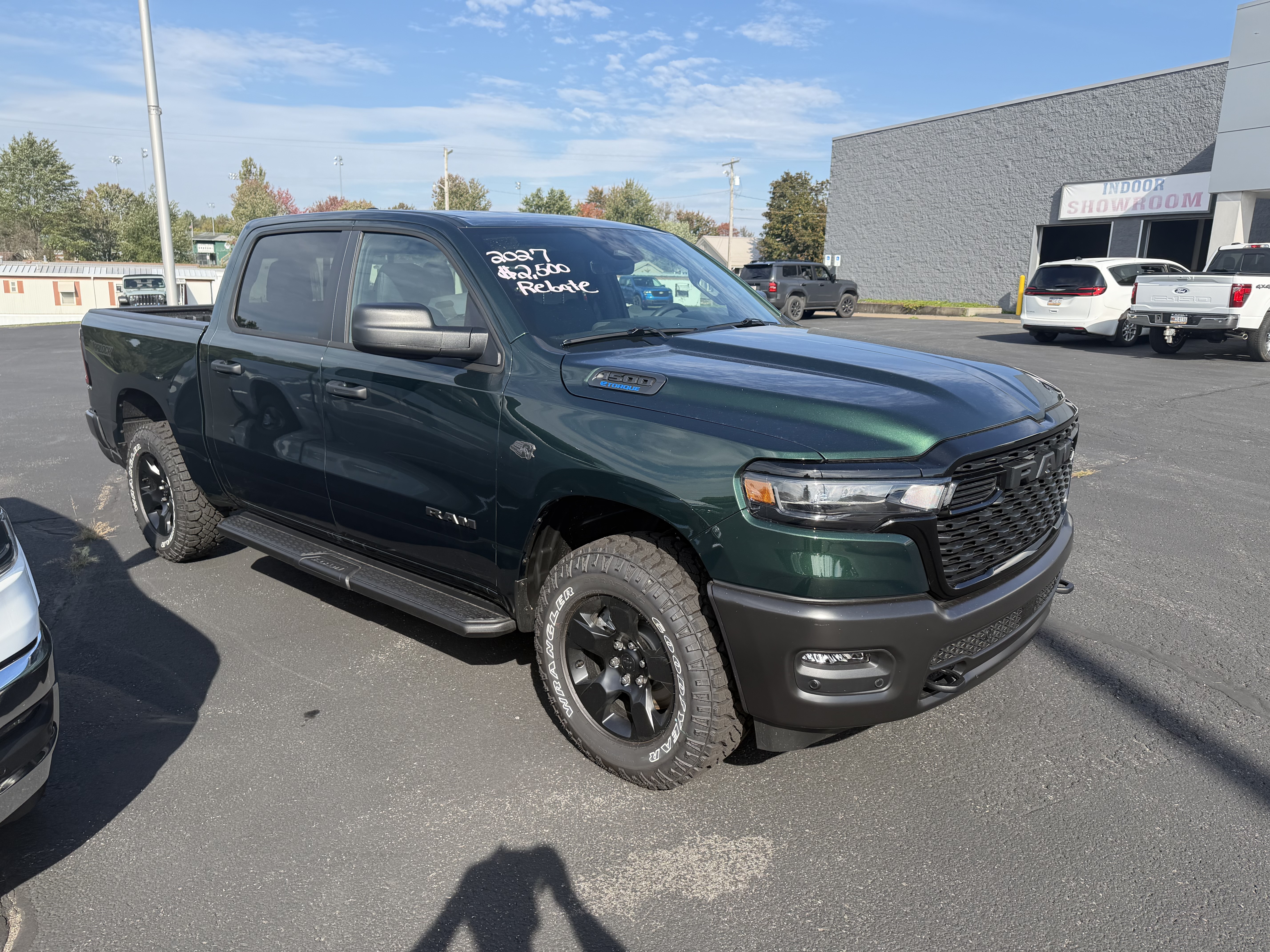 2027 Ram 1500 WARLOCK CREW CAB 4X4 5'7 BOX Pickup