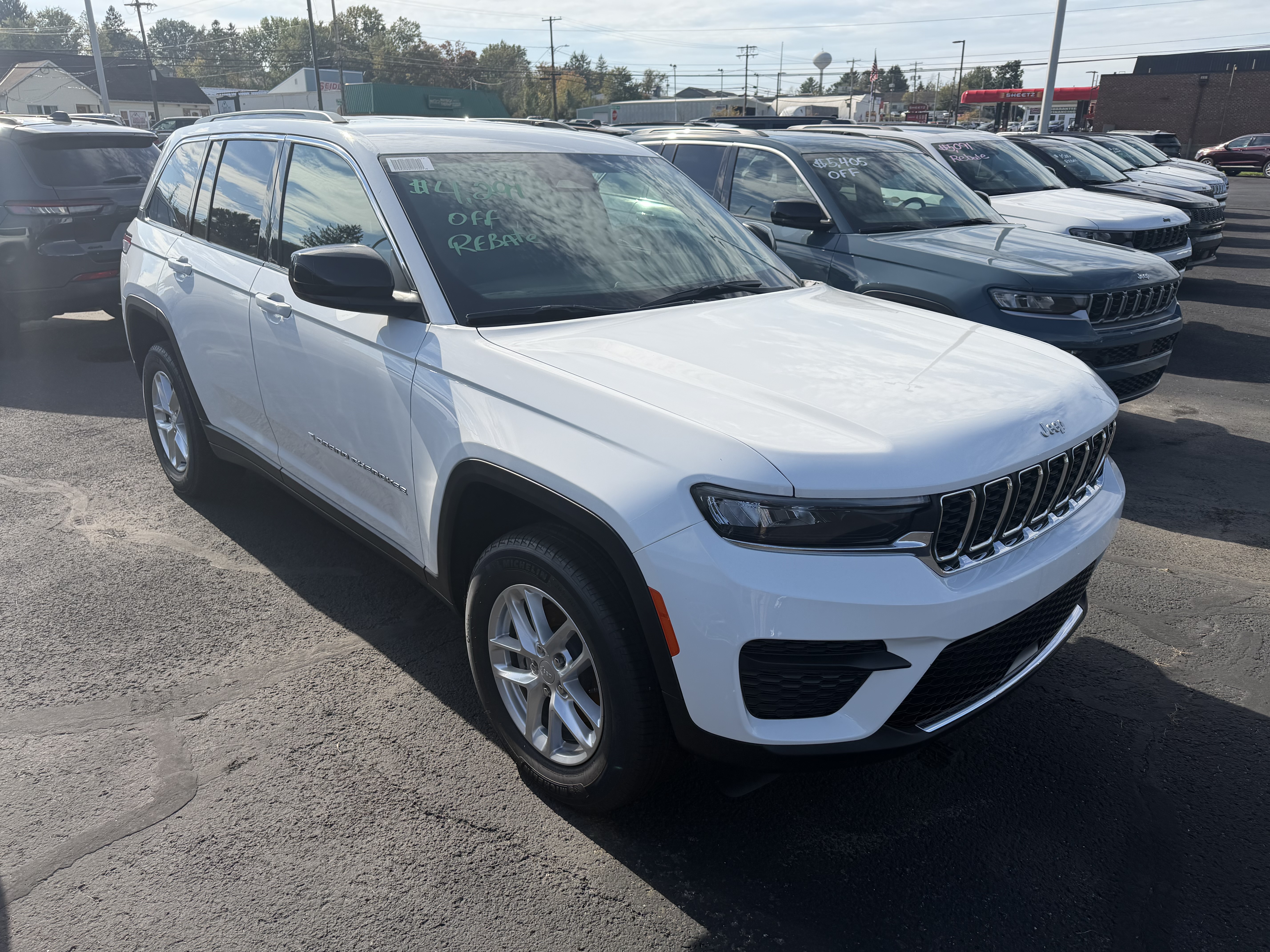 2026 Jeep Grand Cherokee LAREDO 4X4 Sport Utility