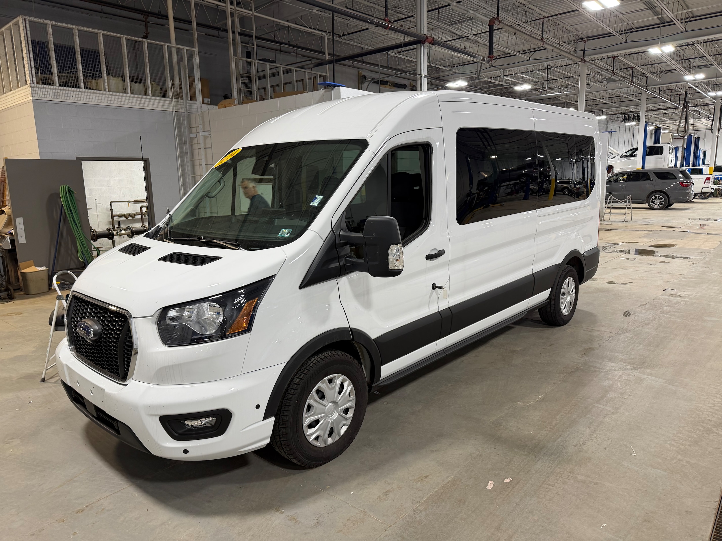 2024 Ford Transit 350 XLT Med Roof Sliding Pass. 148's photo