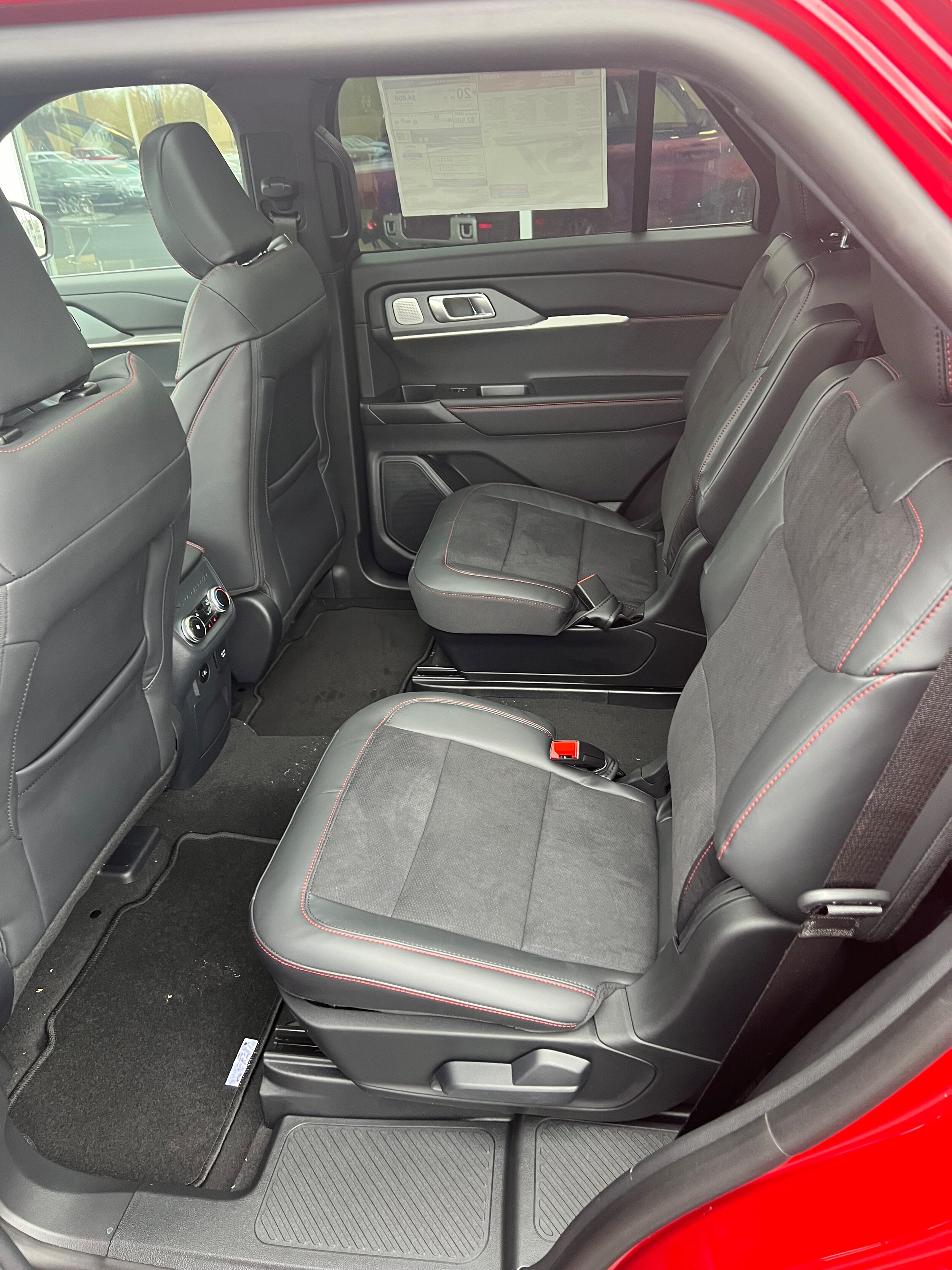 2026 Ford Explorer ST - Photo 8