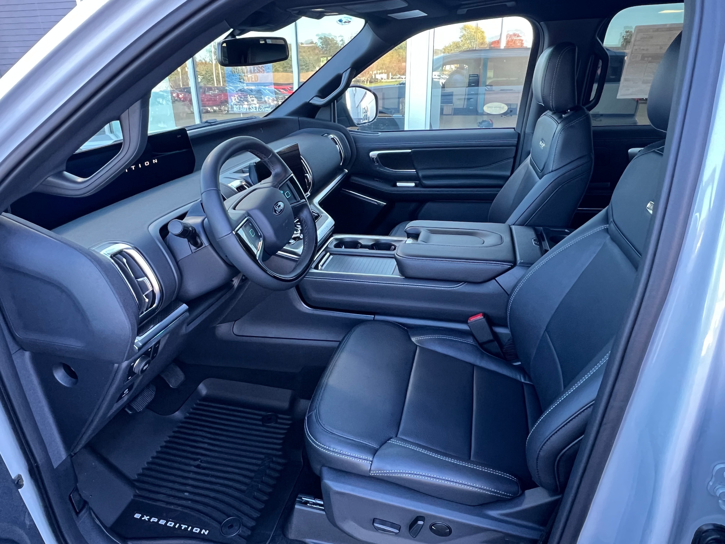 2025 Ford Expedition Platinum's photo