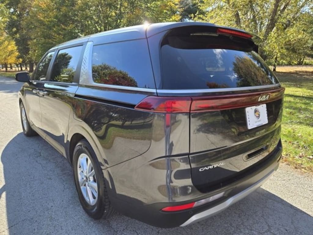 Used 2024 Kia Carnival LX