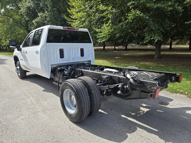 2026 Chevrolet Silverado 3500HD LT photo 3