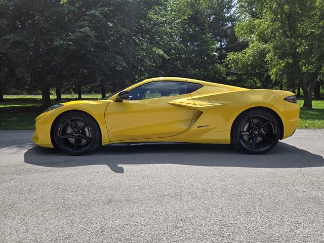 2025 Chevrolet Corvette E-Ray 1LZ photo 2
