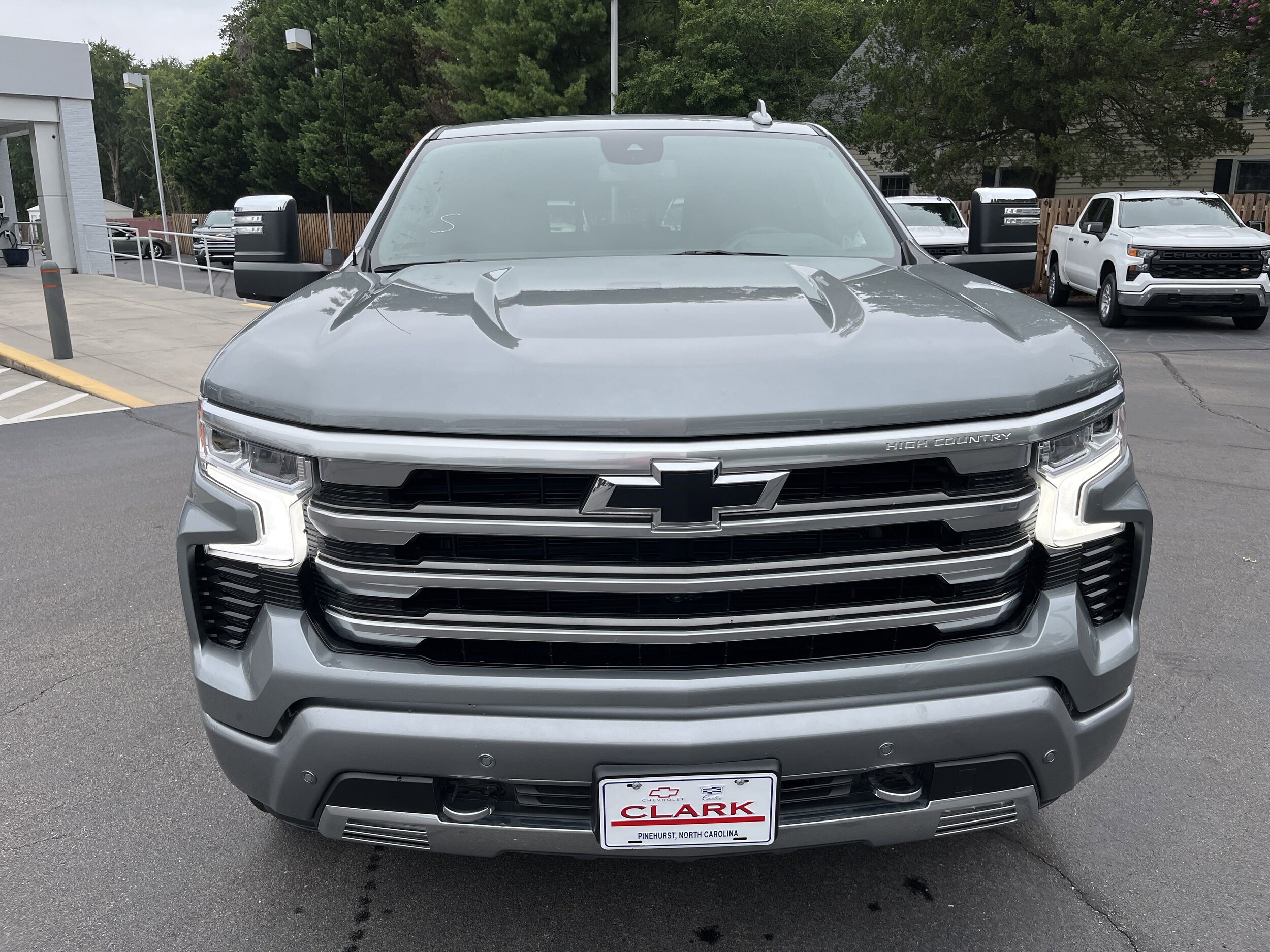 2024 Chevrolet Silverado 1500 High Country photo 2