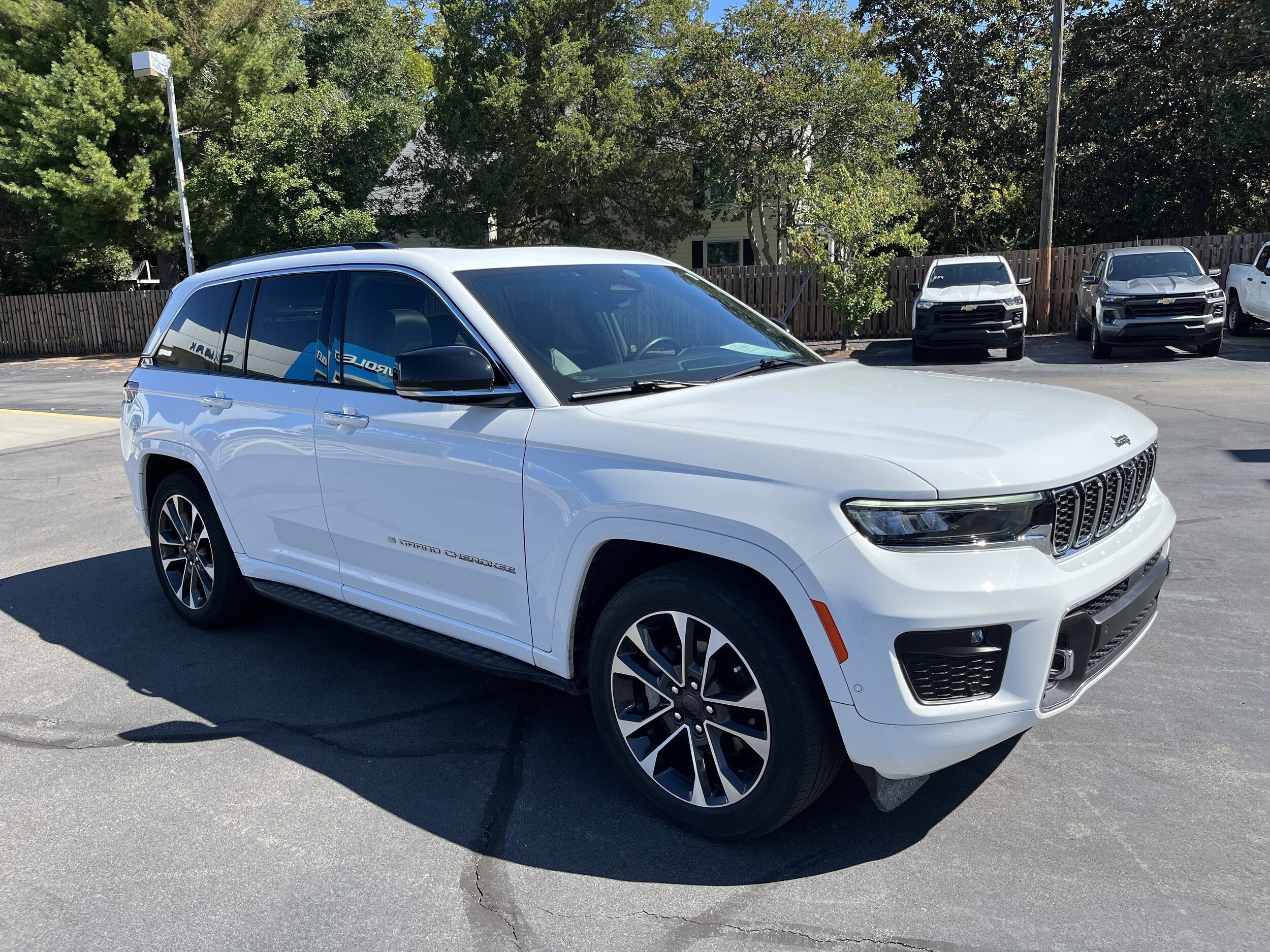 2022 Jeep Grand Cherokee Overland photo 3