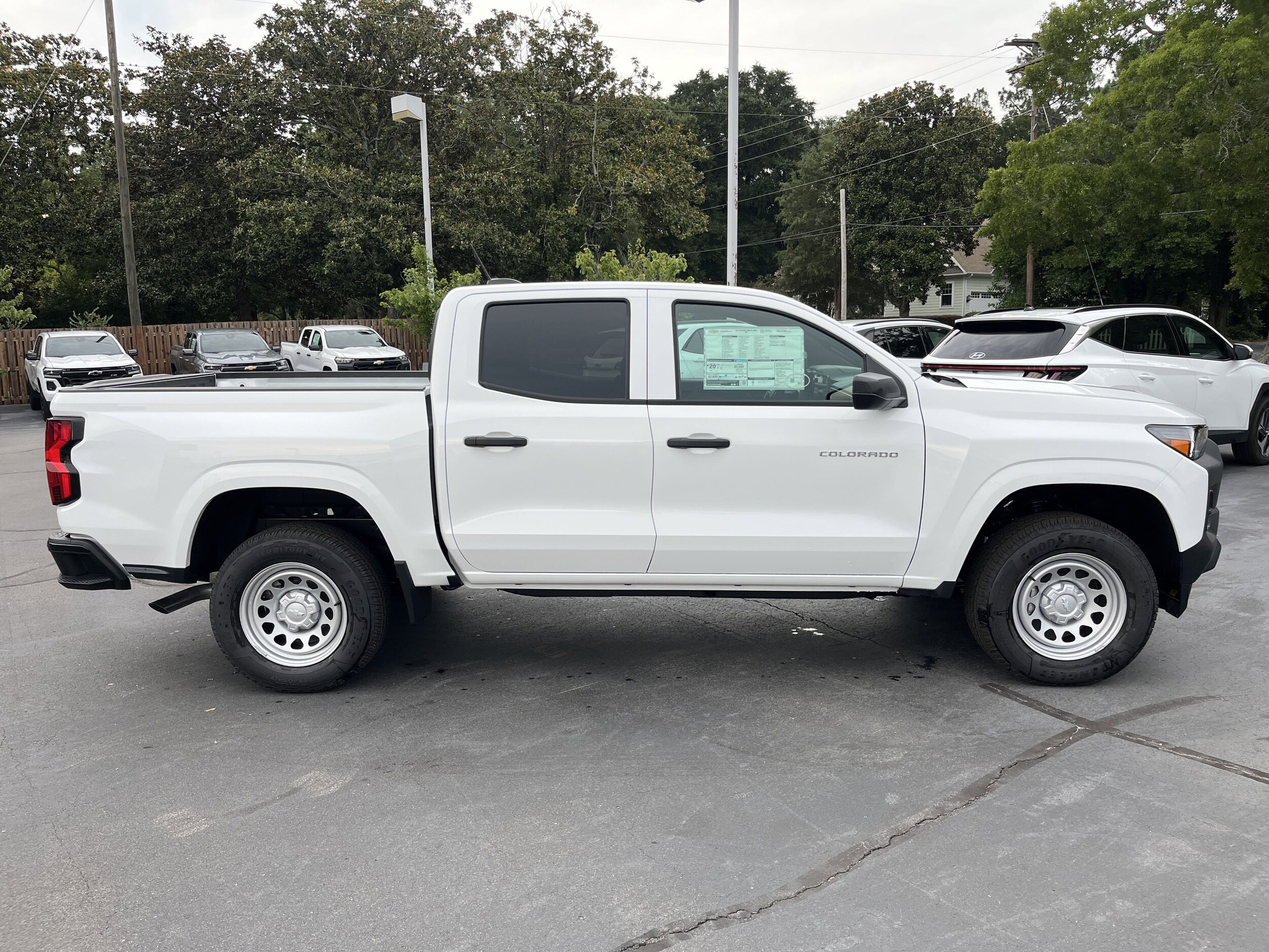 2025 Chevrolet Colorado LT photo 2