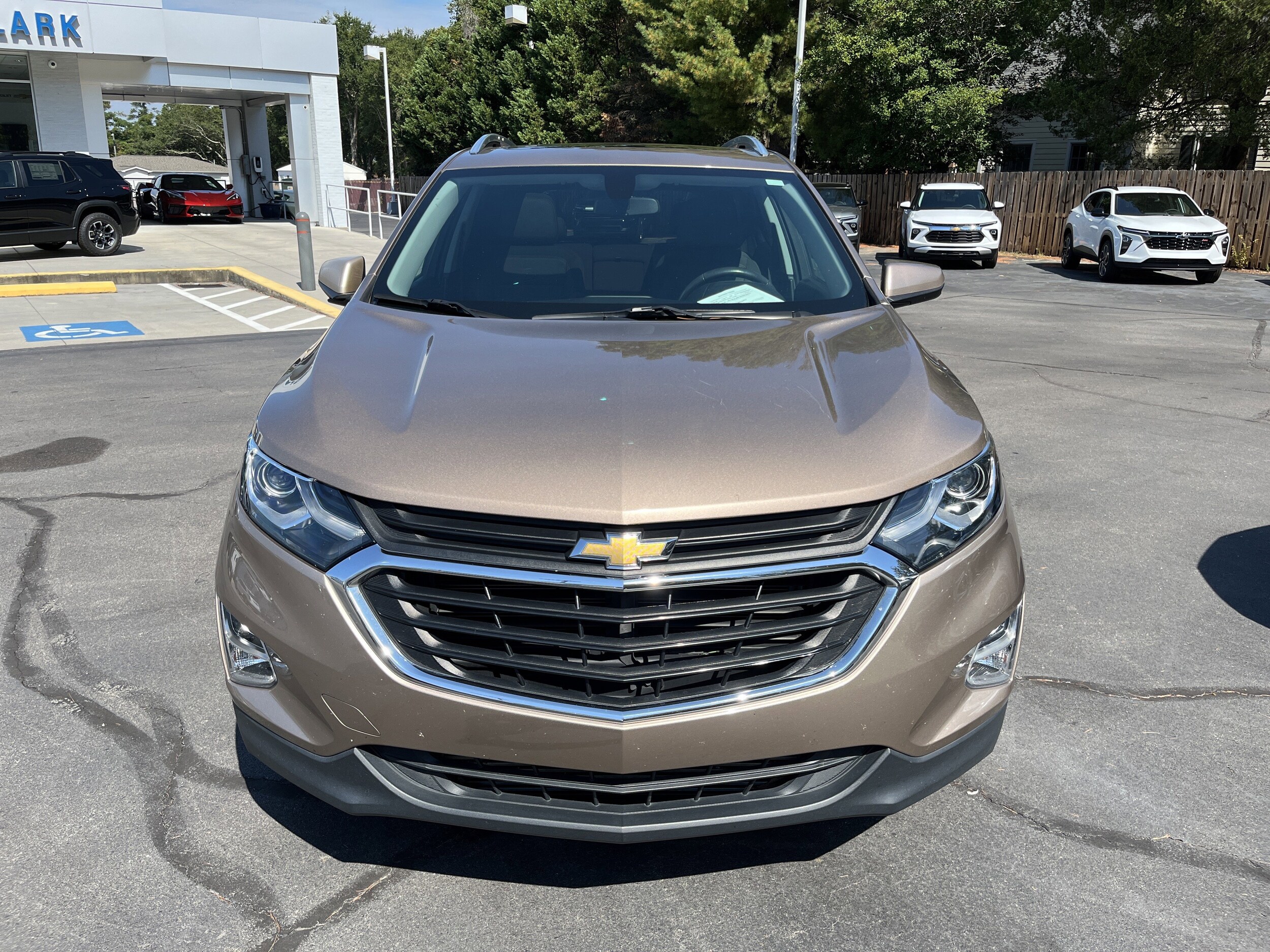 2018 Chevrolet Equinox LT photo 2
