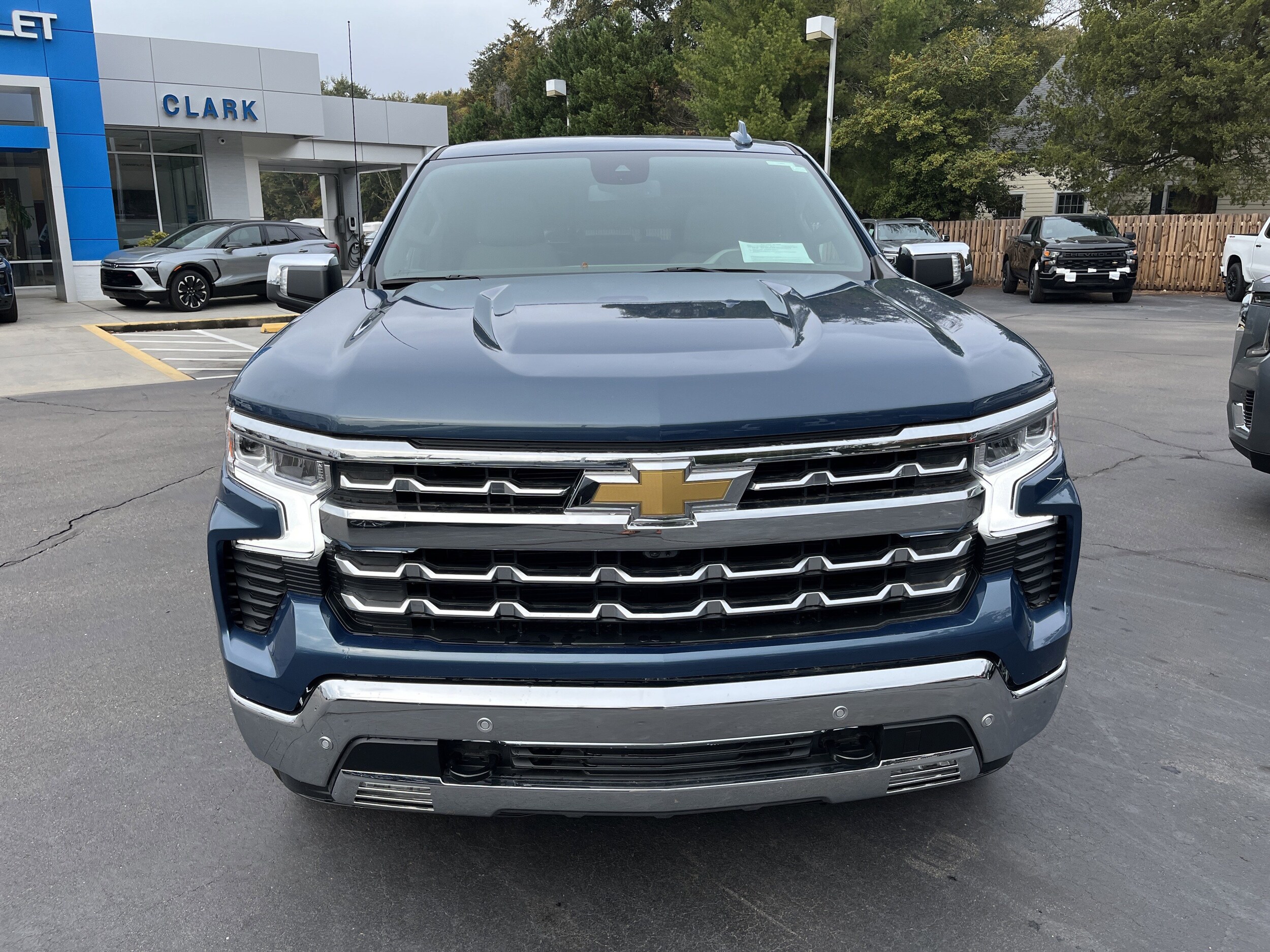 2024 Chevrolet Silverado 1500 LTZ photo 2