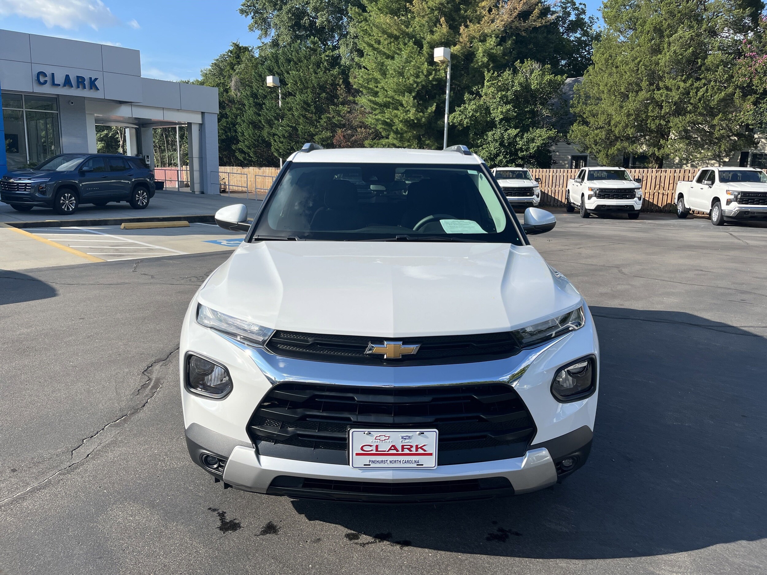 2023 Chevrolet Trailblazer LT photo 2