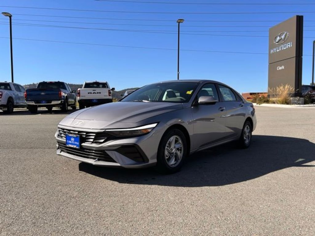 New 2025 Hyundai Elantra SE Sedan