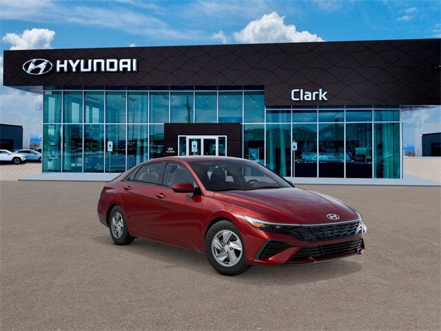 2025 Hyundai Elantra SE photo 2