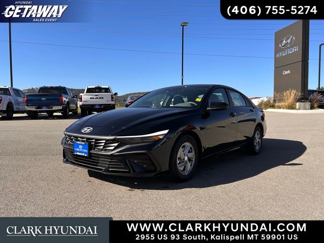 2025 Hyundai Elantra SE's photo