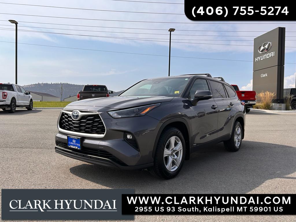 2022 Toyota Highlander LE's photo