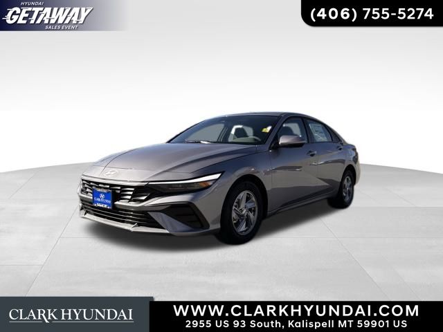 2025 Hyundai Elantra SE's photo