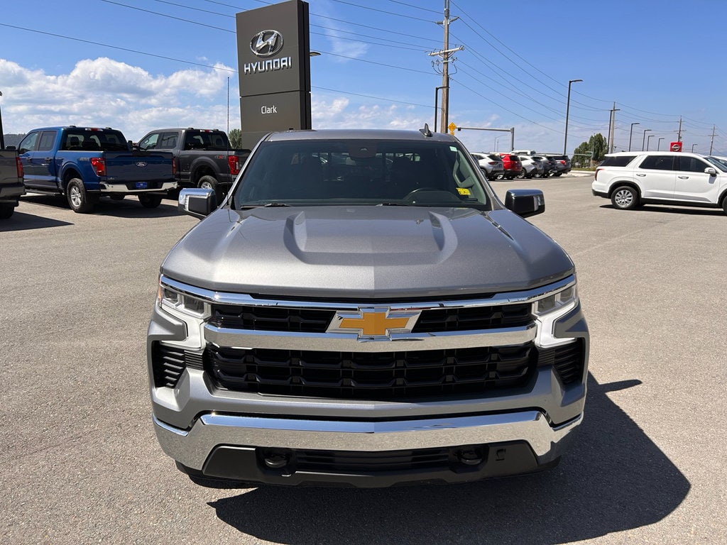 2023 Chevrolet Silverado 1500 LT photo 2