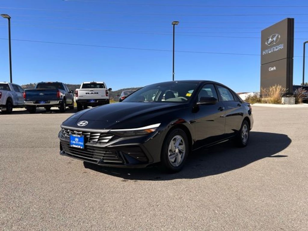 New 2025 Hyundai Elantra SE Sedan