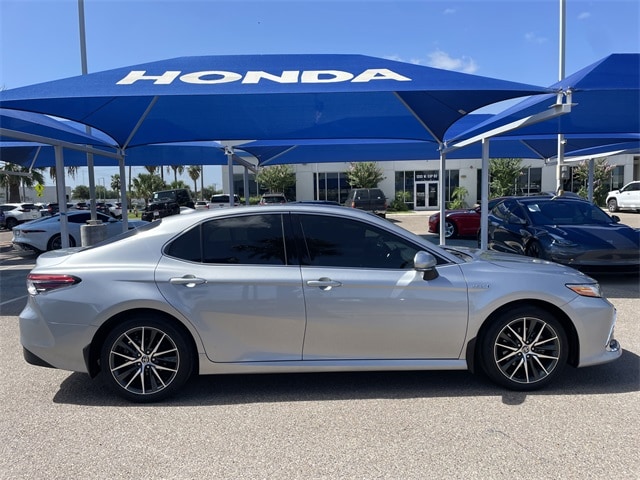 Used 2021 Toyota Camry XLE with VIN 4T1F31AK8MU563220 for sale in Pharr, TX