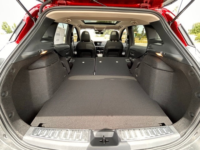 2025 Nissan Kicks SR photo 4