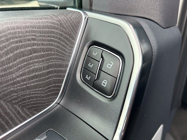 2025 Ford F-350 Super Duty Platinum - Photo 40