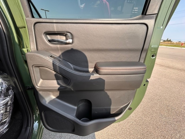 2025 Nissan Frontier PRO-4X Crew Cab photo 4