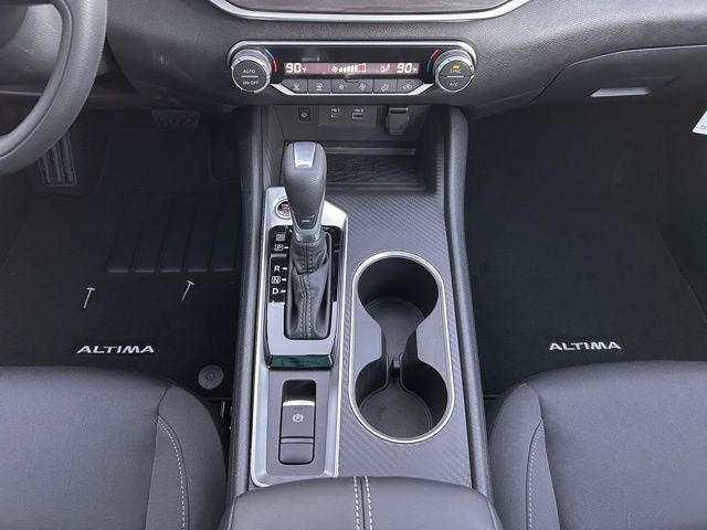 2025 Nissan Altima SV - Photo 17