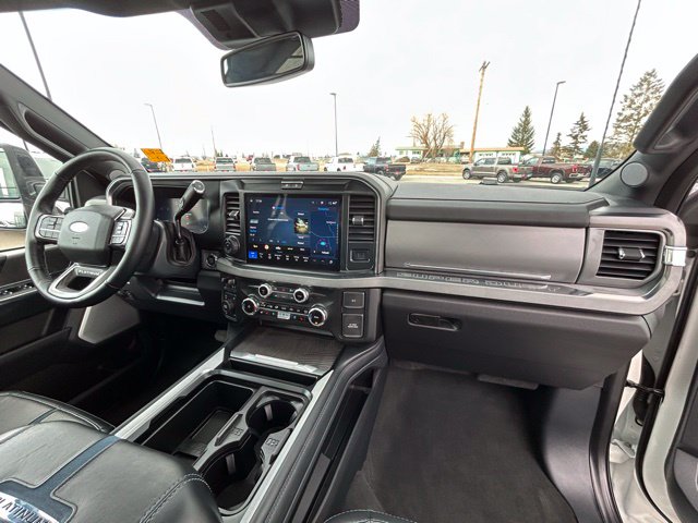 2025 Ford F-350 Super Duty Platinum - Photo 43