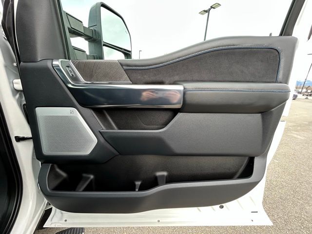 2025 Ford F-350 Super Duty Platinum - Photo 48