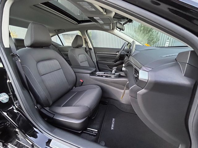 2025 Nissan Altima SV - Photo 30