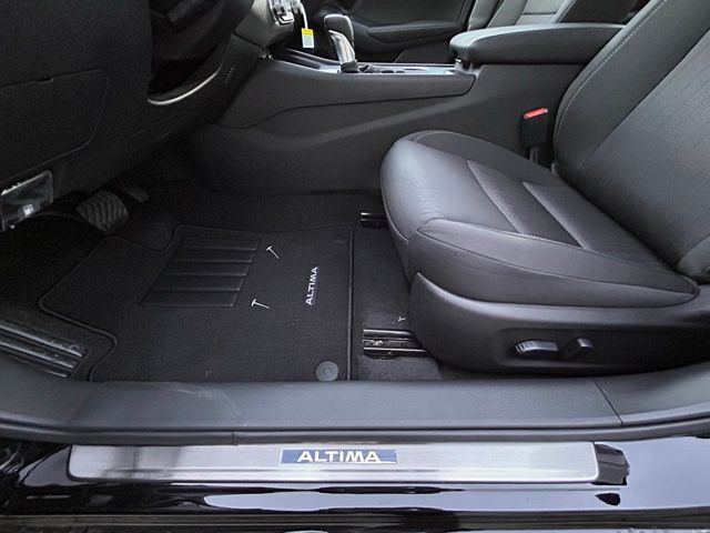 2025 Nissan Altima SV - Photo 25
