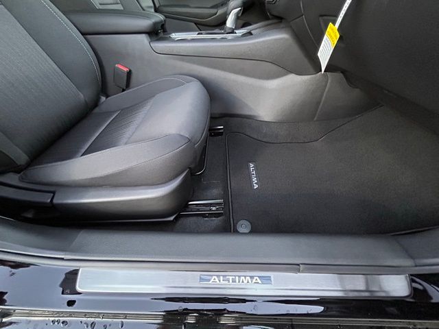 2025 Nissan Altima SV - Photo 31