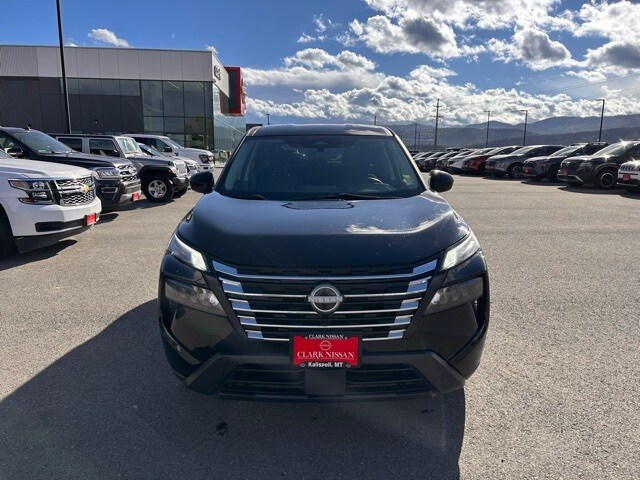 2024 Nissan Rogue SV photo 2