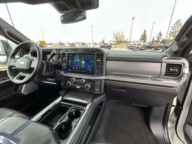 2025 Ford F-350 Super Duty Platinum - Photo 43
