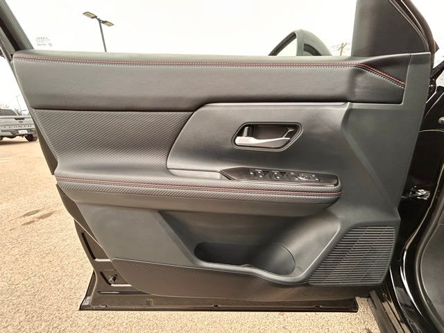 2025 Nissan Kicks SR AWD - Photo 29