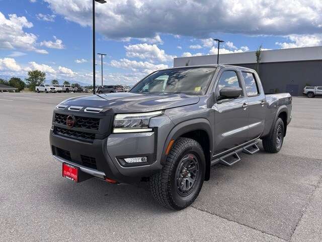 2025 Nissan Frontier PRO-4X photo 2