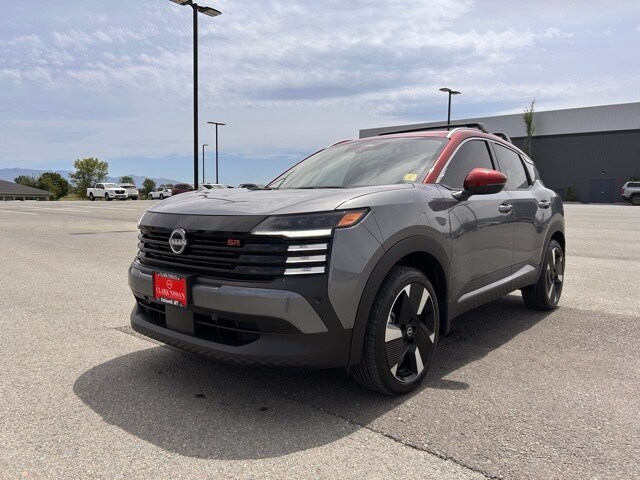 2025 Nissan Kicks SR photo 3