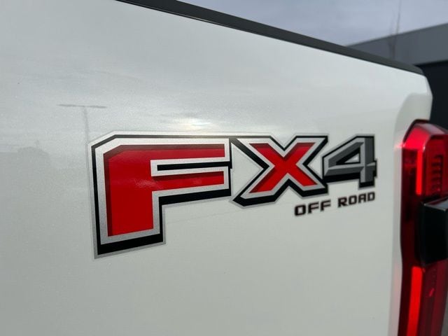 2025 Ford F-350 Super Duty Platinum - Photo 12