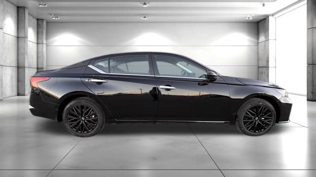 2025 Nissan Altima SV - Photo 9