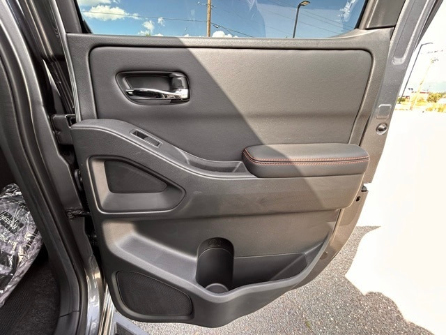 2025 Nissan Frontier PRO-4X photo 3