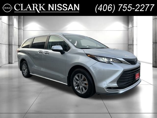 2021 Toyota Sienna LE 8-Passenger Hybrid AWD's photo