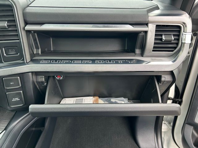 2025 Ford F-350 Super Duty Platinum - Photo 45