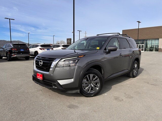 2025 Nissan Pathfinder SV photo 2