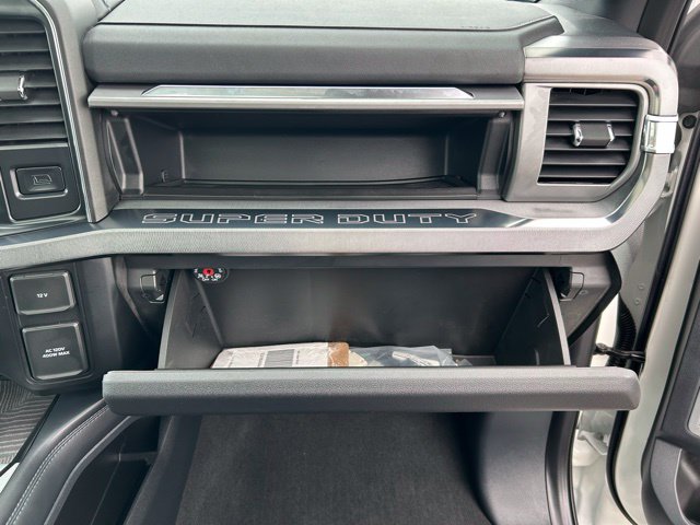 2025 Ford F-350 Super Duty Platinum - Photo 45