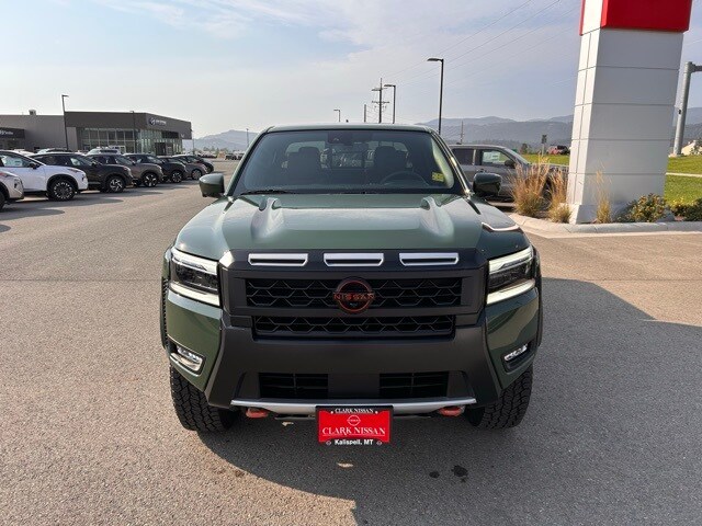 2025 Nissan Frontier PRO-4X Crew Cab photo 2