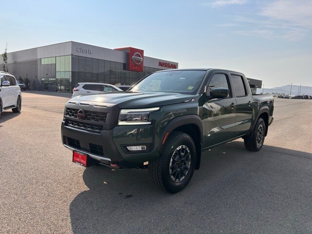 2025 Nissan Frontier PRO-4X Crew Cab photo 3