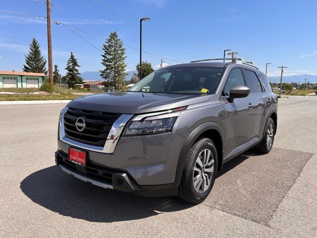 2025 Nissan Pathfinder SL photo 3
