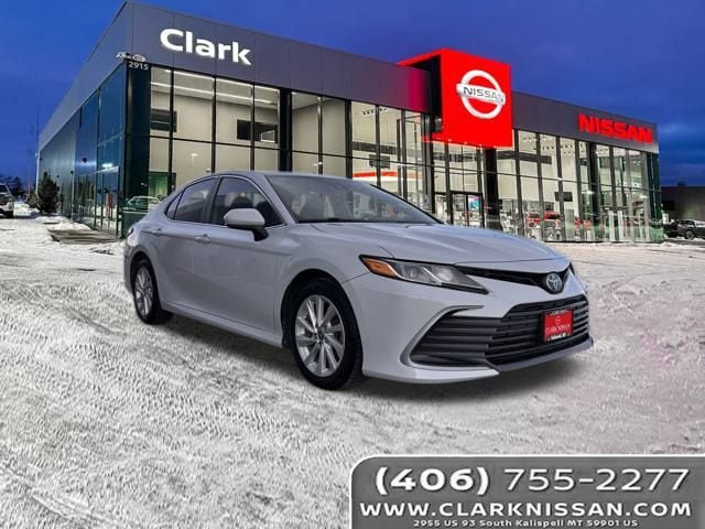 2022 Toyota Camry LE's photo