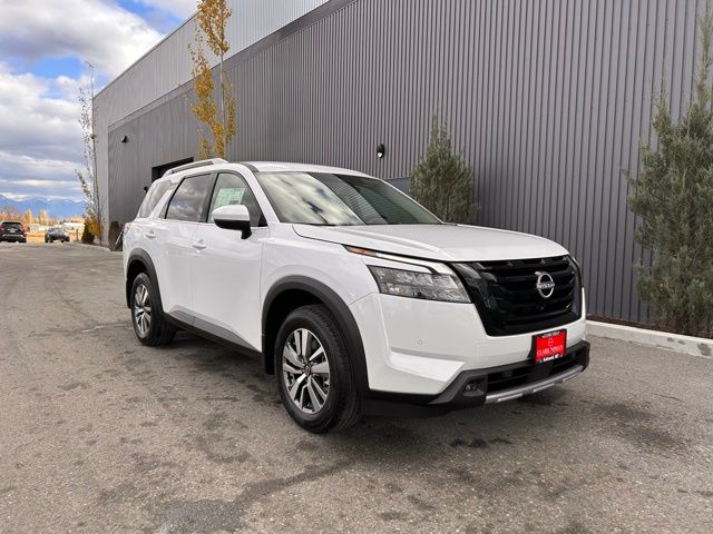 2025 Nissan Pathfinder SL's photo