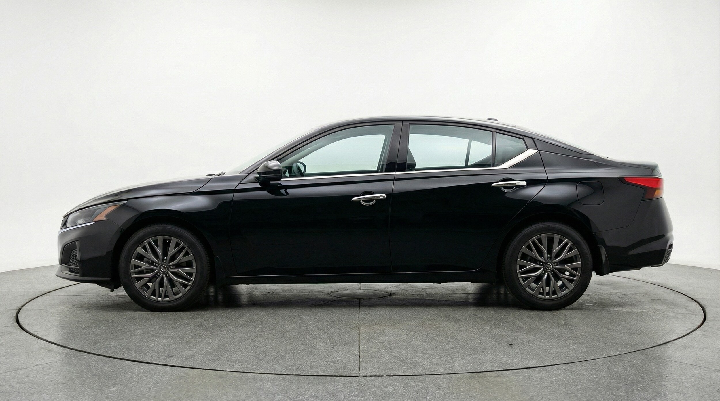 Thumbnail: 2025 Nissan Altima - 4